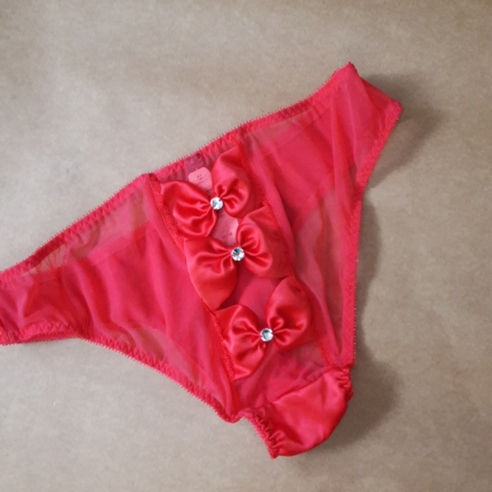 Victoria's secret sexy cheekini bow rhinestone med